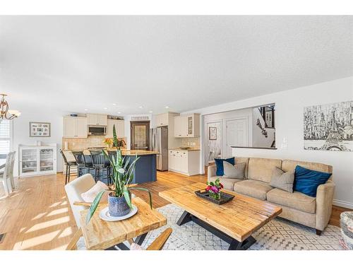 7 Jumping Pound Terrace, Cochrane, AB - Indoor Photo Showing Living Room