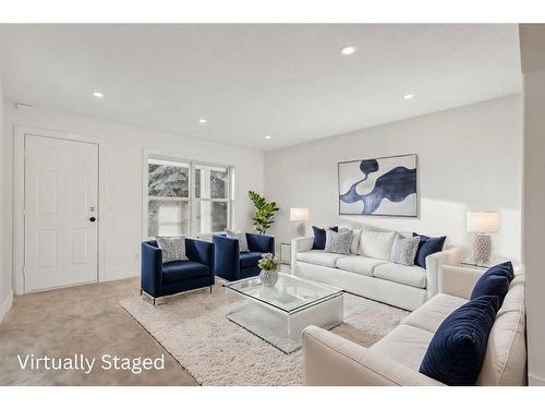 364 Prominence Heights Sw, Calgary, AB - Indoor Photo Showing Living Room