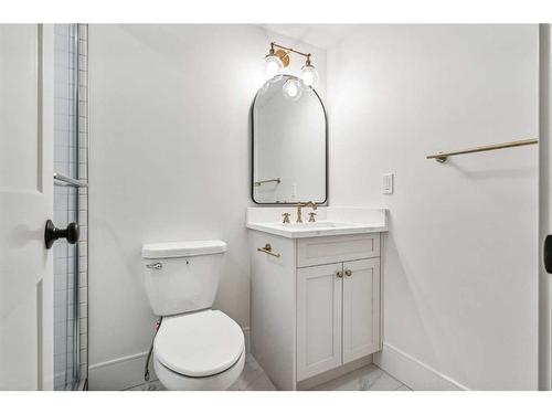 364 Prominence Heights Sw, Calgary, AB - Indoor Photo Showing Bathroom