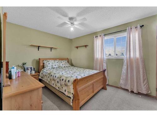 31 Martin Crossing Rise Ne, Calgary, AB - Indoor Photo Showing Bedroom