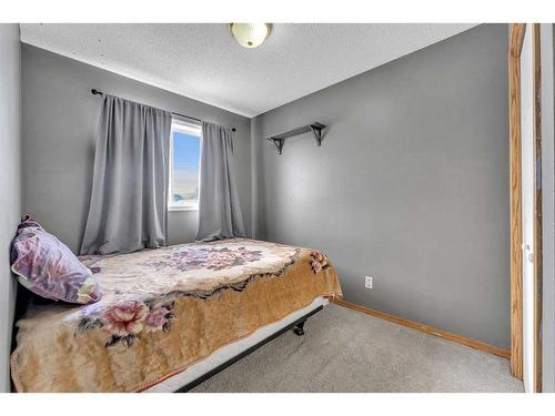 31 Martin Crossing Rise Ne, Calgary, AB - Indoor Photo Showing Bedroom