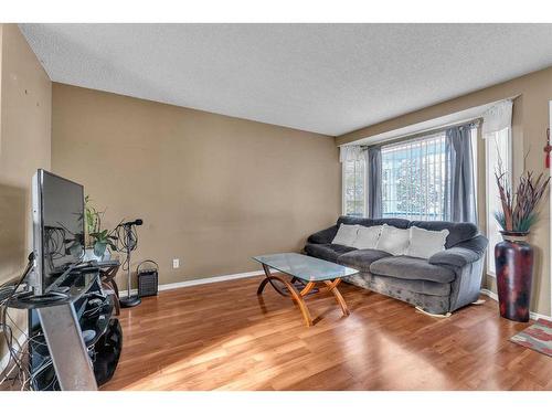 31 Martin Crossing Rise Ne, Calgary, AB - Indoor Photo Showing Living Room