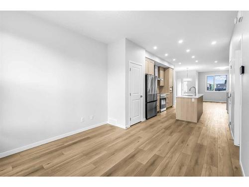 127 Aquila Drive Nw, Calgary, AB - Indoor Photo Showing Kitchen