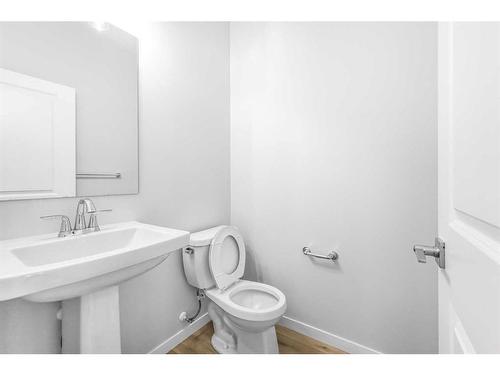 127 Aquila Drive Nw, Calgary, AB - Indoor Photo Showing Bathroom