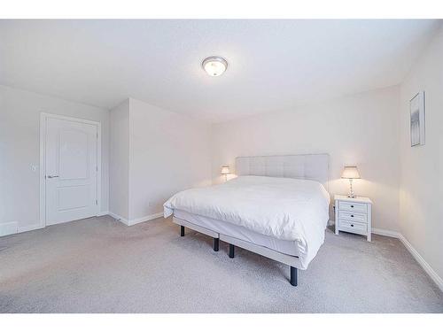 12 Royal Manor Nw, Calgary, AB - Indoor Photo Showing Bedroom