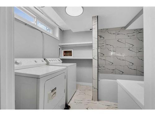 13-6440 4 Street Nw, Calgary, AB - Indoor Photo Showing Laundry Room