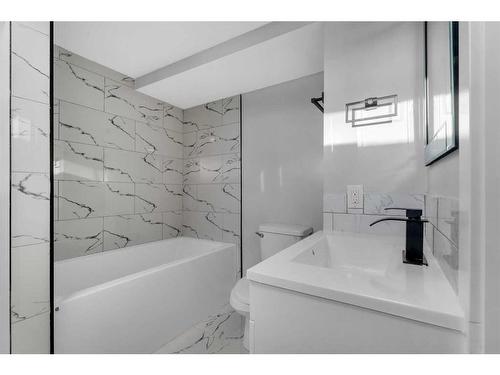 13-6440 4 Street Nw, Calgary, AB - Indoor Photo Showing Bathroom