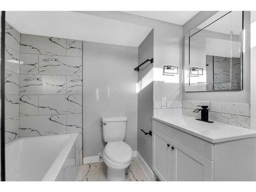 13-6440 4 Street Nw, Calgary, AB - Indoor Photo Showing Bathroom