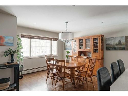 919 Kerfoot Crescent Sw, Calgary, AB - Indoor Photo Showing Dining Room