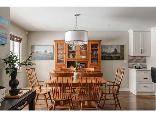 919 Kerfoot Crescent Sw, Calgary, AB - Indoor Photo Showing Dining Room