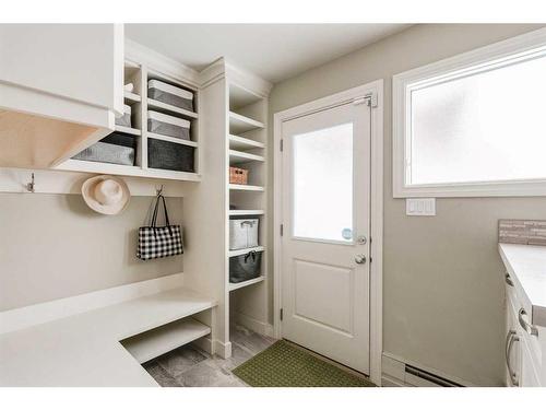 919 Kerfoot Crescent Sw, Calgary, AB - Indoor Photo Showing Laundry Room