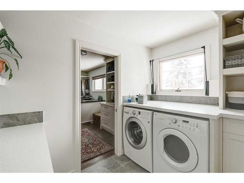 919 Kerfoot Crescent Sw, Calgary, AB - Indoor Photo Showing Laundry Room