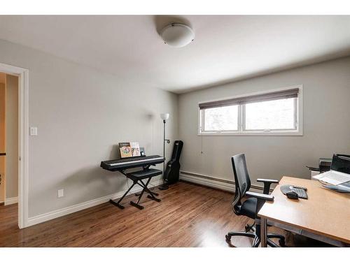 919 Kerfoot Crescent Sw, Calgary, AB - Indoor Photo Showing Office