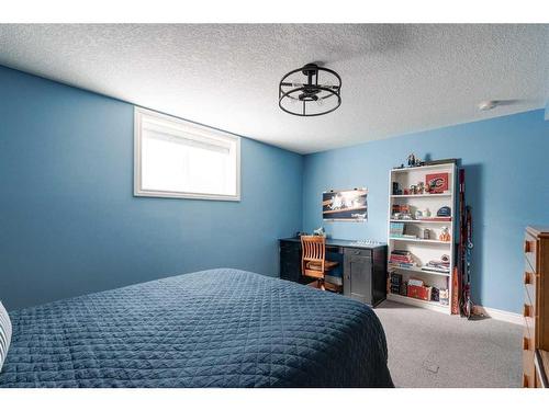 919 Kerfoot Crescent Sw, Calgary, AB - Indoor Photo Showing Bedroom