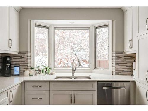 919 Kerfoot Crescent Sw, Calgary, AB - Indoor Photo Showing Kitchen With Double Sink