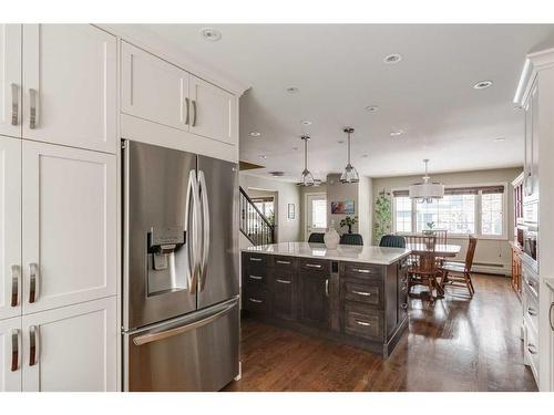 919 Kerfoot Crescent Sw, Calgary, AB - Indoor Photo Showing Kitchen With Upgraded Kitchen