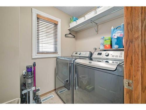 152 Del Ray Close Ne, Calgary, AB - Indoor Photo Showing Laundry Room