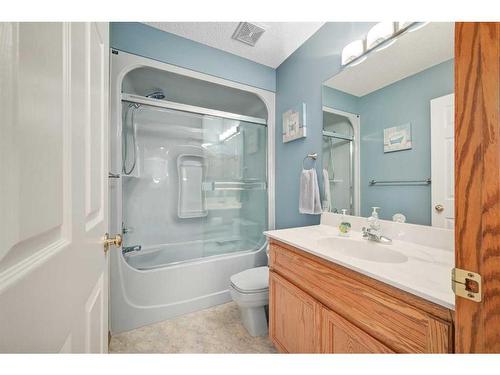 152 Del Ray Close Ne, Calgary, AB - Indoor Photo Showing Bathroom