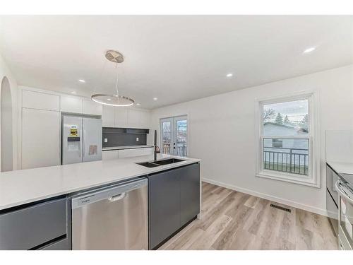 2210 15A Street Se, Calgary, AB - Indoor Photo Showing Kitchen