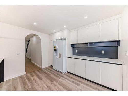 2210 15A Street Se, Calgary, AB - Indoor Photo Showing Kitchen