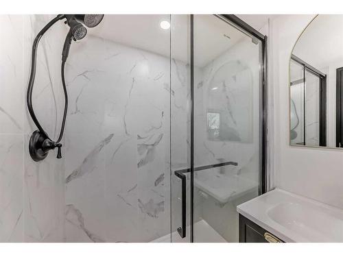 2210 15A Street Se, Calgary, AB - Indoor Photo Showing Bathroom