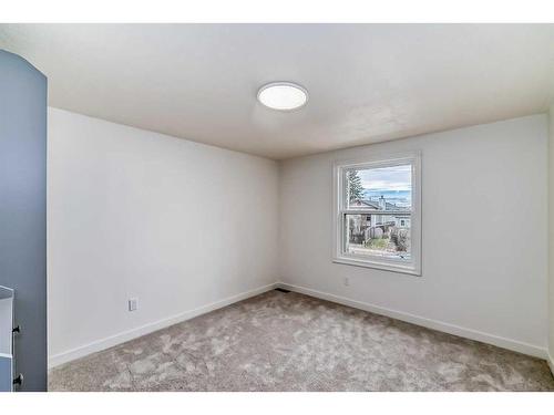 2210 15A Street Se, Calgary, AB - Indoor Photo Showing Other Room