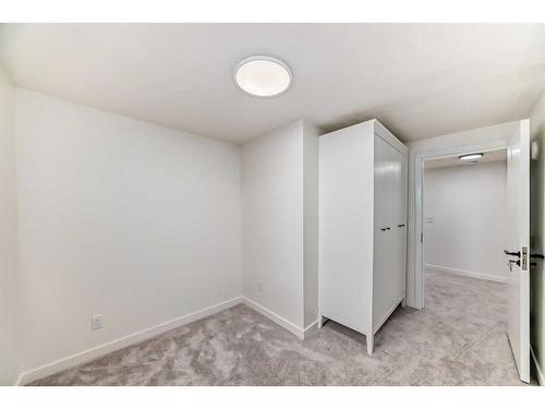 2210 15A Street Se, Calgary, AB - Indoor Photo Showing Other Room