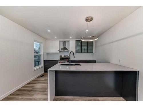 2210 15A Street Se, Calgary, AB - Indoor Photo Showing Kitchen