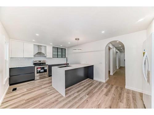 2210 15A Street Se, Calgary, AB - Indoor Photo Showing Kitchen