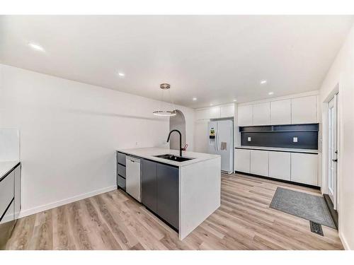 2210 15A Street Se, Calgary, AB - Indoor Photo Showing Kitchen