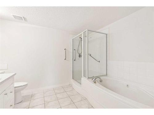 1201-7451 Springbank Boulevard Sw, Calgary, AB - Indoor Photo Showing Bathroom