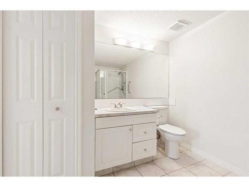 1201-7451 Springbank Boulevard Sw, Calgary, AB - Indoor Photo Showing Bathroom