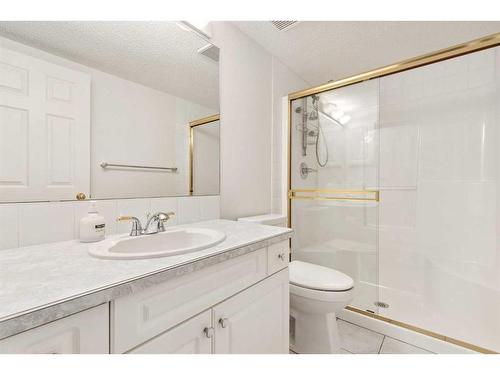 1201-7451 Springbank Boulevard Sw, Calgary, AB - Indoor Photo Showing Bathroom