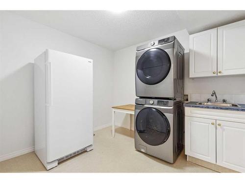 1201-7451 Springbank Boulevard Sw, Calgary, AB - Indoor Photo Showing Laundry Room