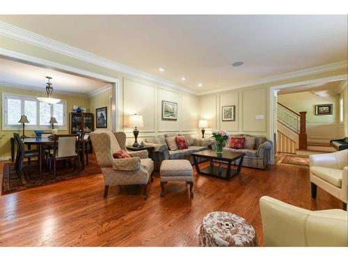 6948 Livingstone Drive Sw, Calgary, AB - Indoor Photo Showing Living Room