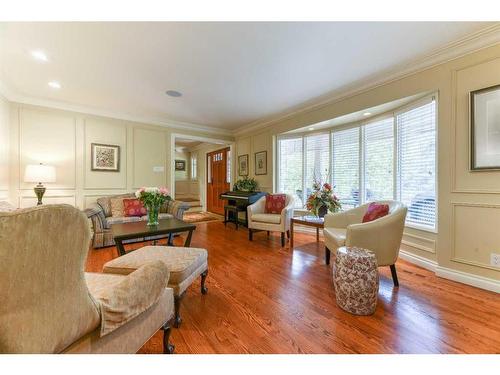 6948 Livingstone Drive Sw, Calgary, AB - Indoor Photo Showing Living Room