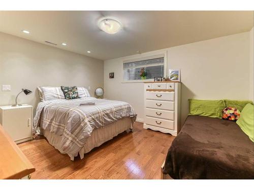 6948 Livingstone Drive Sw, Calgary, AB - Indoor Photo Showing Bedroom