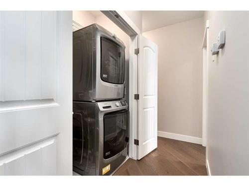 702 Fairways Drive, Vulcan, AB - Indoor Photo Showing Laundry Room