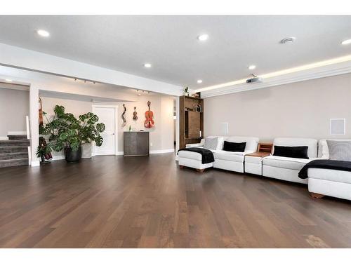 702 Fairways Drive, Vulcan, AB - Indoor Photo Showing Living Room