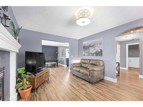 215 West Creek Close, Chestermere, AB - Indoor Photo Showing Living Room