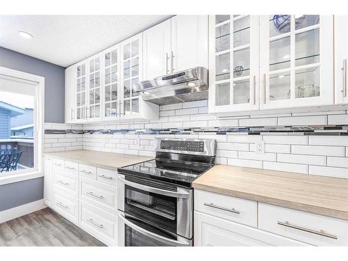 215 West Creek Close, Chestermere, AB - Indoor Photo Showing Kitchen