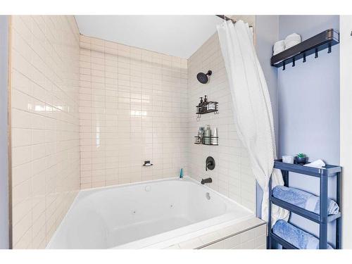 215 West Creek Close, Chestermere, AB - Indoor Photo Showing Bathroom