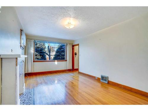 223 12 Avenue Ne, Calgary, AB - Indoor