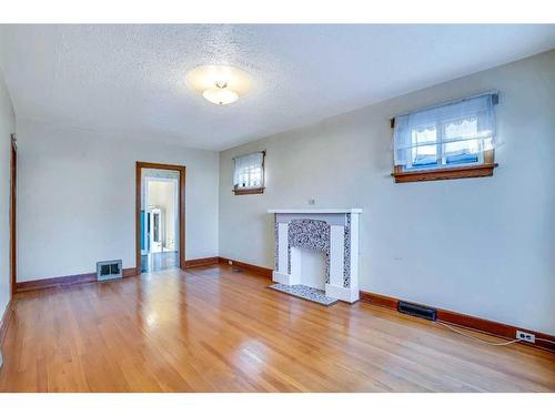 223 12 Avenue Ne, Calgary, AB - Indoor Photo Showing Other Room