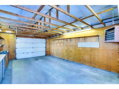 223 12 Avenue Ne, Calgary, AB - Indoor Photo Showing Garage