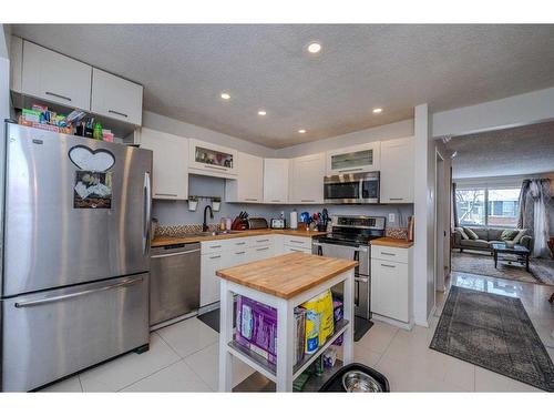 456 Cannington Close Sw, Calgary, AB - Indoor Photo Showing Kitchen