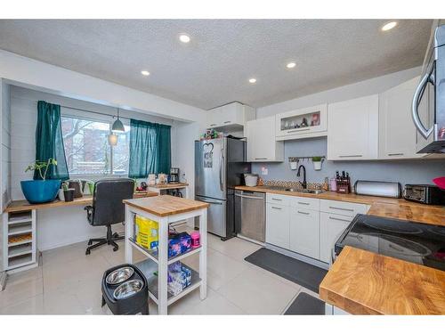 456 Cannington Close Sw, Calgary, AB - Indoor Photo Showing Kitchen With Double Sink