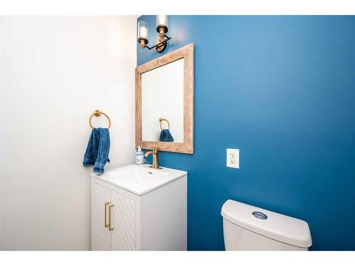 456 Cannington Close Sw, Calgary, AB - Indoor Photo Showing Bathroom