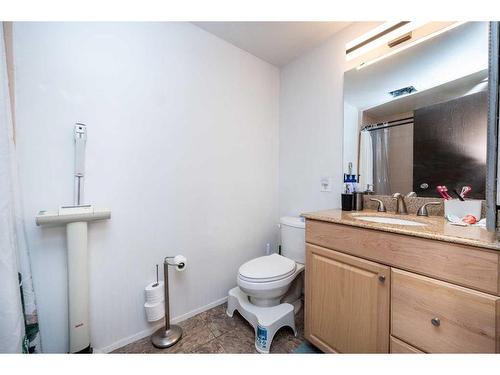 456 Cannington Close Sw, Calgary, AB - Indoor Photo Showing Bathroom