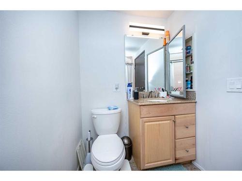 456 Cannington Close Sw, Calgary, AB - Indoor Photo Showing Bathroom